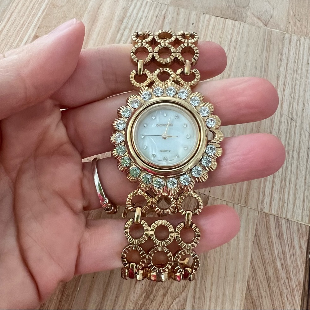 Vintage Giordano ladies gold tone bracelet watch NEW BATTERY
